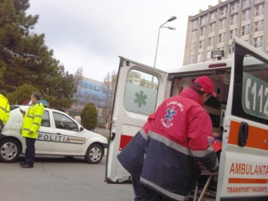 A intrat în stare de şoc după ce a intrat cu maşina într-un parapet